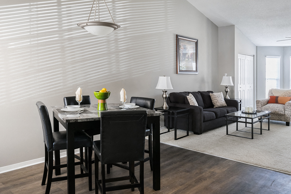 Willowbend Apartments, 14343 Willow Bend Park, Town and Country, MO